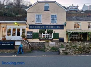 Harbour Moon Inn - Image 1