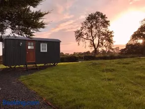 Sheelin Huts Blue, Hot-tub available From 1st April until 1st November - Image 4