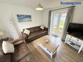 New England Cottage - Part of the The Bay Filey Holiday Village with pool, gym and direct beach access, pub, restaurant, tennis and meadows walks - Image 5