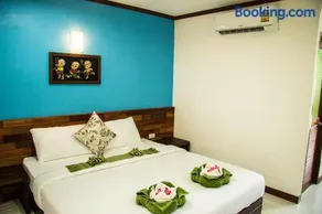 Cha-Tinnie Hotel - Image 2