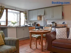 Gardener's Cottage - Ukc4299 - Image 2