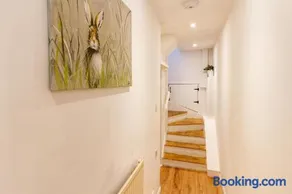 The Shoe Box cottage with allocated parking - Image 2
