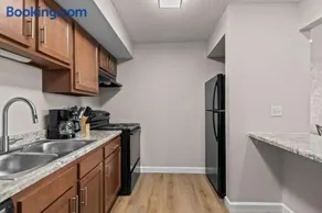 Newly Renovated Unit in Central Spfld #103 - Image 3