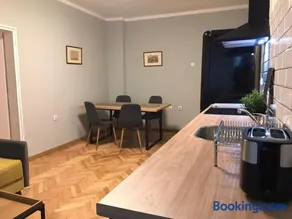 EU metro station, City Center, lovely 3-bedroom apartment, free parking - Image 2