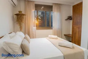 Aesthisis Sensational Accommodation - Image 2