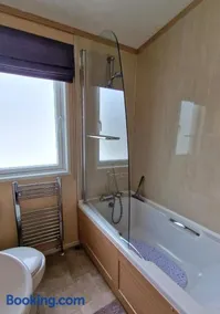 The Knightsbridge Luxury Stay, The Boulevard, Green Lawns - Image 4