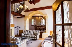 The Old School - A Luxurious Countryside & Coastal Retreat - Image 4