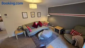 Rhubarb Retreat - Stylish House, Sleeps 5, 10 mins to Durham City & Parking & Garden - Image 3