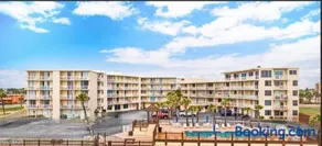 Superior beach studio with Pool Access and free parking - Image 2