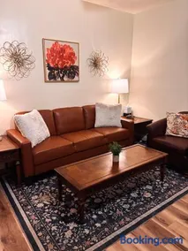 Creekside Cottage, Private, Peaceful, Cozy Escape - Image 2