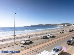 Belavista spacious Douglas apartment with stunning sea views - Image 1