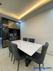 HOUSE near dTempat country club Sendayan with swimming pool GYM ten ringgit only non member seremban - Image 1