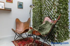 Cozy two-room city center apartment with garden - Image 2