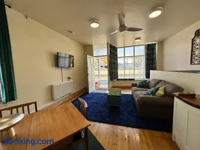 Taylor & Miller's Maisonette - Image 3