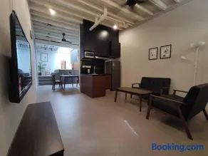 Heritage House 2BR with Dipping Pool in Town walkto Street Art 45 - Image 2