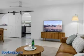 Beachside Escape, Ground Floor, 300m to North Kirra Beach - Image 4