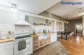 Old School Charm | Sleeps 6 - Image 4