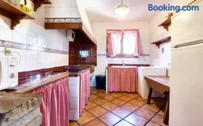 Spaziosa casa totalmente attrezzata con terrazza, barbecue e piscina | Vista sul giardino | Perfetta per il lavoro da remoto - Image 3