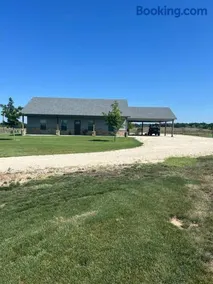 Lone Oak Place with Horse Stalls - Image 1