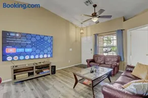Pet-Friendly 4BR Vegas Vacation Renta Sleeps 8 Families, Groups Welcome! - Image 2