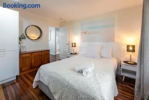 Pet friendly beachfront home- sleeps 8 - Image 4