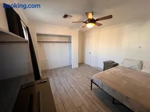 Downtown Secluded Room 3 - Image 5