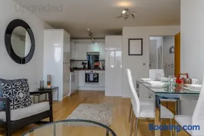 Central Apartment by Portland Square - Image 4