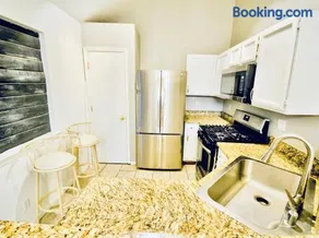 Entire Home Near Montwood Zaragoza - Image 2