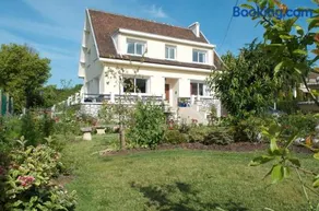 Au Jardin Saint Laurent - Image 1