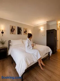 Hotel Varennes Grand Montreal - Self Check In - Image 1