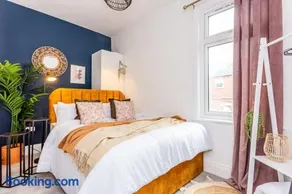 Boho Chic - Stylish Home in City Centre, Sleeps 4 - Image 2