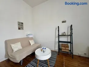 Pelleport - T2 avec 1 Chambre 1 Canapé Lit 1 Salle de Bain - Image 3