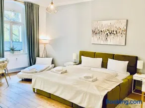 Modernes City-Apartment mit großer Terrasse - Image 3