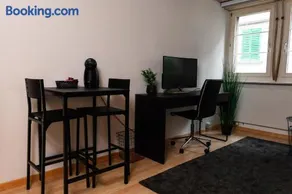 Citycenter Apartment with Parking - Image 2