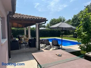 Modern House with private pool - Image 4