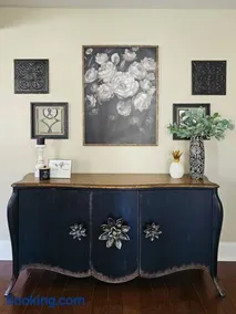The Hudson House, Country Colonial Retreat - Image 4