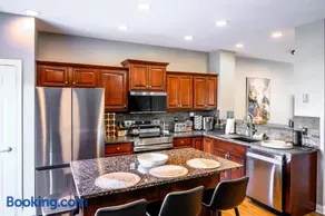 ND Luxury Townhome 8 min to ND Stadium! - Image 3