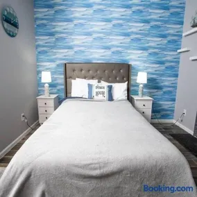 Luxury Suite in the Heart of Hamptons South Beach! - Image 3