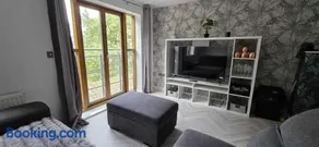 Pet Friendly 2-Bed Apt Sleeps 3 with Parking - Image 3