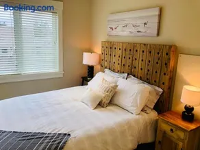 Qualicum Landing Seaside Vill - Image 2