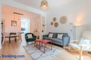 2 BR house w/ terrace, near train stations & metro - Image 2
