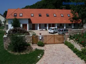 Bakonyi Apartmanház Eplény - Image 1