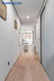 Precioso piso residencial muy luminoso, bien comunicado, de estancia temporal no turístico - Image 1