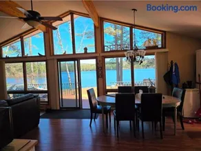 Four Season Lakehouse with beautiful views and crystal clear water - Image 1