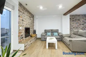 Voll ausgestattetes Ferienhaus mit Terrasse, Pool und Grill | Bergblick - Image 1