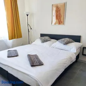 Room for 3 number1 Prague 7 - Image 2