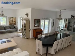 Sleeps 12 Family Villa By The Sea W Jacuzzi & Pool - Image 2