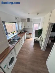 House Sleeps 4 with Patio - Image 3