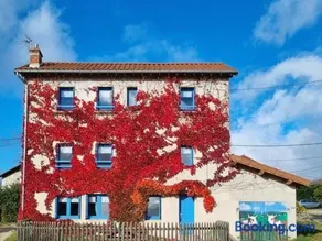 Maison de Village Indépendante avec Cour Fermée et Garage - Proche Sites Médievaux et Nature - Image 1