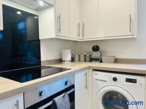Home Away Luxury Living - Horley - Image 5